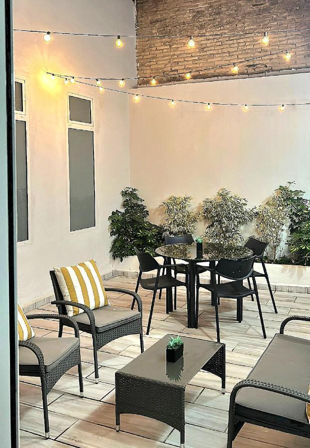 New! Renovated, Centrally Located, Private Entrance, Terrace Daire Valensiya Dış mekan fotoğraf