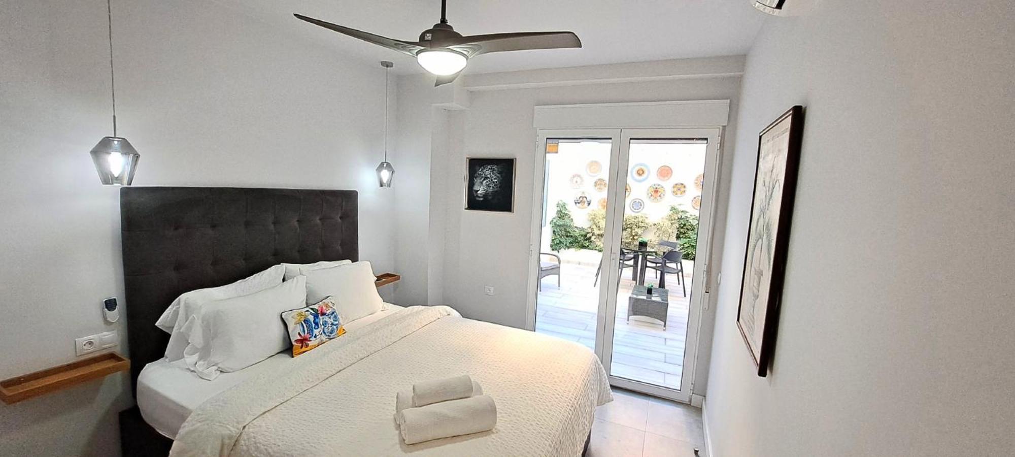 New! Renovated, Centrally Located, Private Entrance, Terrace Daire Valensiya Dış mekan fotoğraf